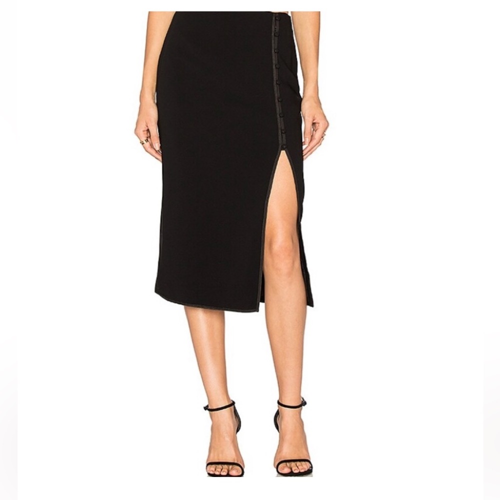 Cinq à Sept "Farrow" skirt with tonal trim; covered buttons; slit. Size 0 - Picture 6 of 9